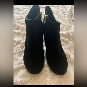 Steve Madden black Leather Booties size 6.5
